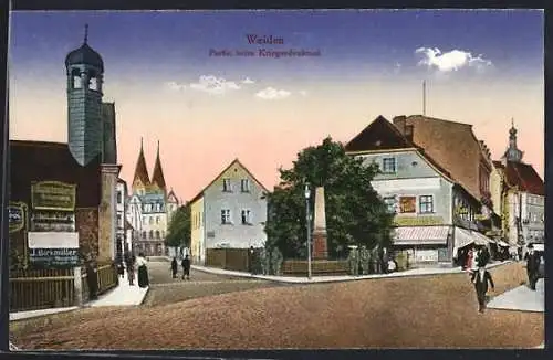 AK Weiden / Oberpfalz, Partie beim Kriegerdenkmal mit Geschäften