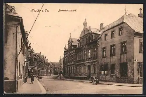 AK Hartha i. Sa., Bismarckstrasse mit Geschäft Hermann Strehl