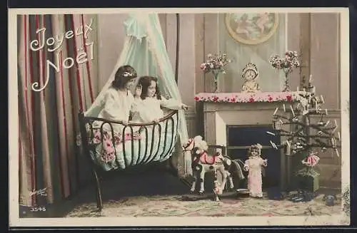 AK Mädchen mit Puppe unterm Weihnachtsbaum