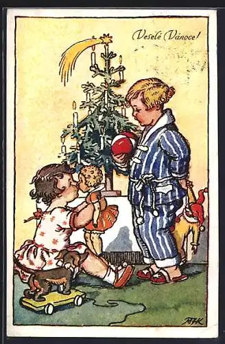 Künstler-AK M.Fischerova-Kvechova (MFK): Junge und Mädchen mit ihren erhaltenen Geschenken vor dem Weihnachtsbaum