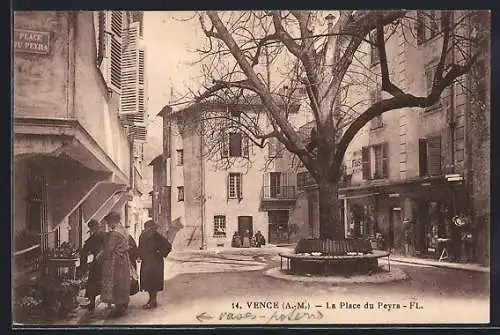 AK Vence, La Place du Peyra avec un grand arbre central et des passants