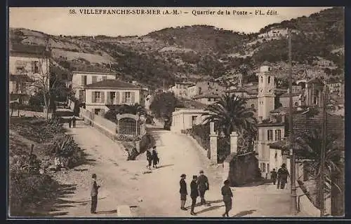 AK Villefranche-sur-Mer, Quartier de la Poste avec vue sur les collines et palmiers