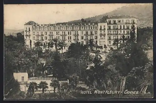 AK Cannes, Hôtel Montfleury entouré de palmiers et collines en arrière-plan