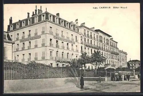 AK Cannes, Hôtel Royal et promenade avec palmiers