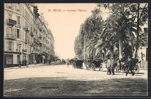 AK Nice, Avenue Thiers avec calèches et palmiers