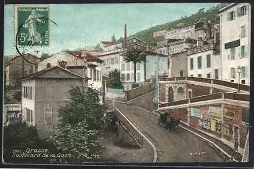 AK Grasse, Boulevard de la Gare avec calèche et bâtiments historiques