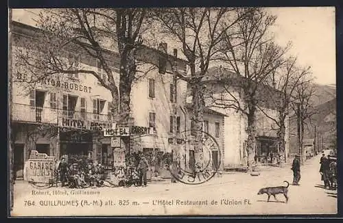 AK Guillaumes, L`Hôtel Restaurant de l`Union et rue animée