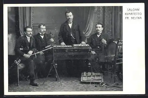 AK Salonni Kvartetto Fr. Nejtka, Portrait mit Instrumenten