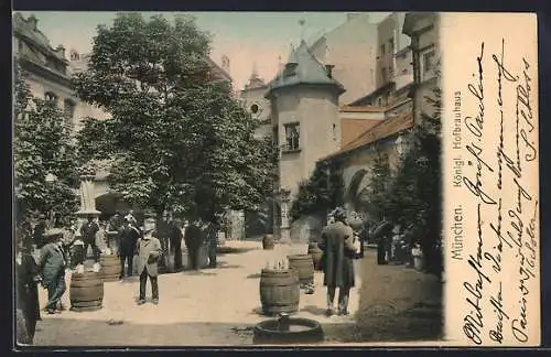 AK München, Münchner Hofbräuhaus, Hofansicht mit Gästen