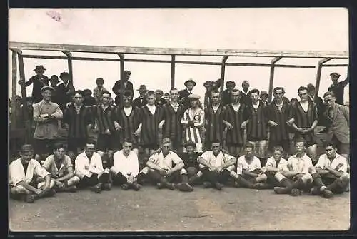 Foto-AK Fussballmannschaften, Gruppenbild, 1920