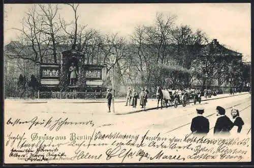 AK Berlin, Charite an der Luisenstrasse mit Denkmal
