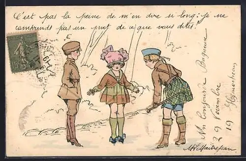 AK Brittische junges Mädchen betrachtet zwei Freundinnen in Uniformen