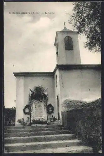AK Saint Isidore, L`Église et le monument commémoratif devant l`entrée