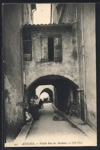 AK Antibes, Vieille Rue des Arceaux