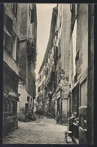 AK Nice, Rue étroite animée avec boutiques et passants