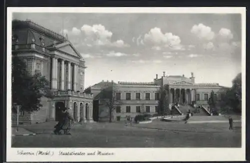 AK Schwerin /Meckl., Staatstheater und Museum