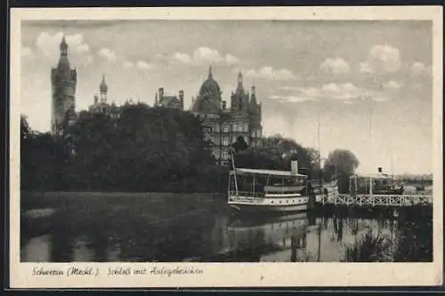 AK Schwerin /Meckl., Schloss mit Anlegebrücken