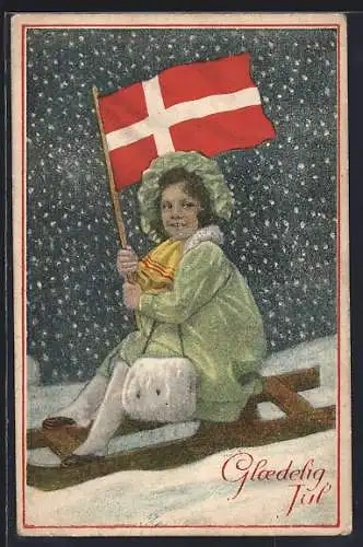AK Mädchen mit Flagge auf Schlitten bei Schneefall, Weihnachtsgruss