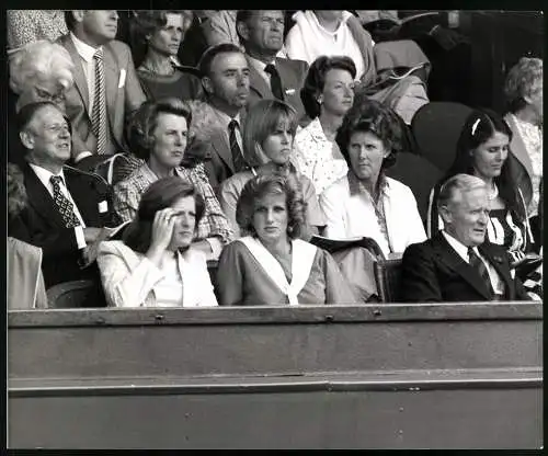 Fotografie Prinzessin Diana (Lady Di), als Zuschauerin in Wimbledon, Grossformat 25 x 20cm