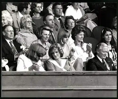 Fotografie Royals, Prinzessin Diana als Zuschauerin in Wimbledon, Grossformat 25 x 20cm