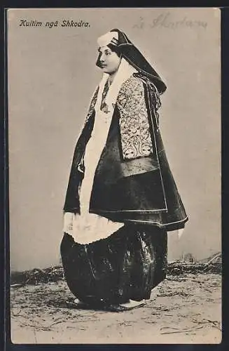 AK Shkodra, Kujtim, Albanerin in Tracht