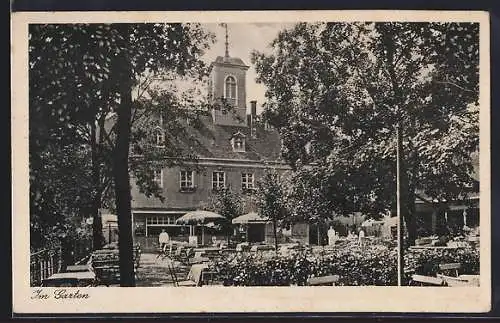 AK Dresden-Trachenberge, Gasthof zum Heller, Im Garten