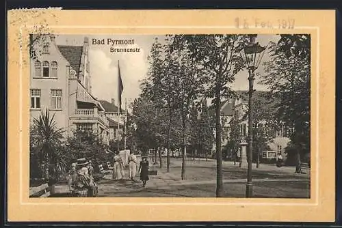 AK Bad Pyrmont, Brunnenstrasse mit Passanten