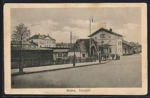 AK Bebra, Bahnhof mit Strassenpartie