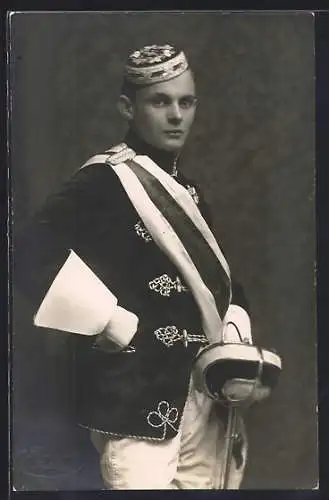 Foto-AK Student in Uniform mit Degen
