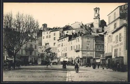 AK Cannes, La Place de la Mairie et le Mont Chevalier