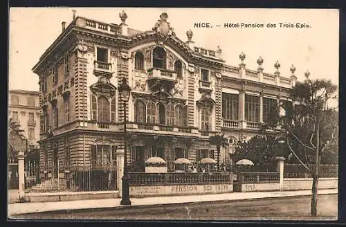 AK Nice, Hôtel-Pension des Trois-Epis mit eleganter Fassade und Terrasse