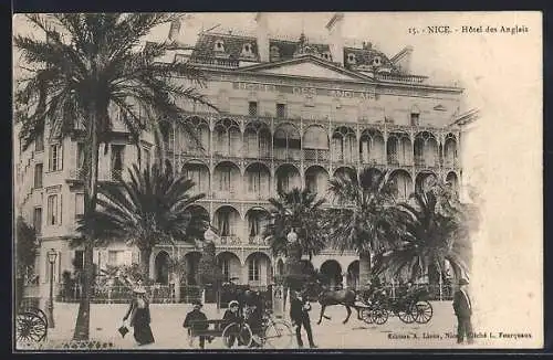 AK Nice, Hôtel des Anglais avec palmiers et voitures à cheval