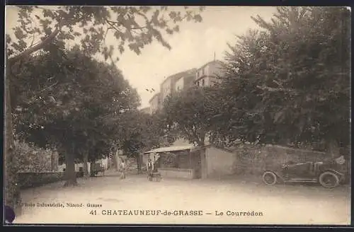 AK Châteauneuf-de-Grasse, Le Courrédon avec arbres et voiture ancienne