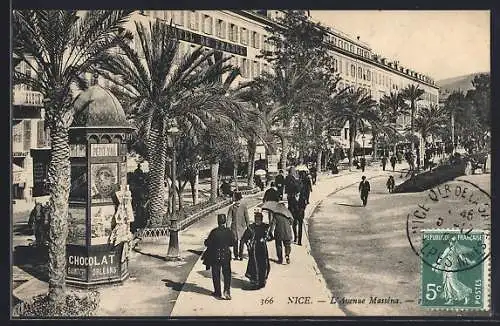 AK Nice, L`Avenue Masséna avec promeneurs et kiosque publicitaire
