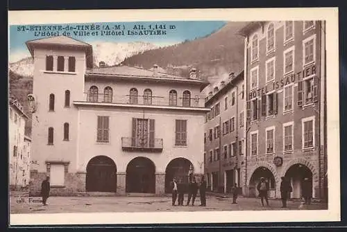 AK Saint-Étienne-de-Tinée, L`Hôtel de Ville et l`Hôtel Issautier