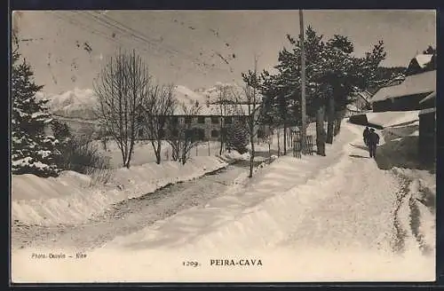 AK Peira-Cava, Route enneigée avec montagnes et arbres en hiver