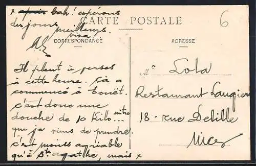 AK Puget-Théniers, Église et Monument Blanqui avec habitants devant l`entrée