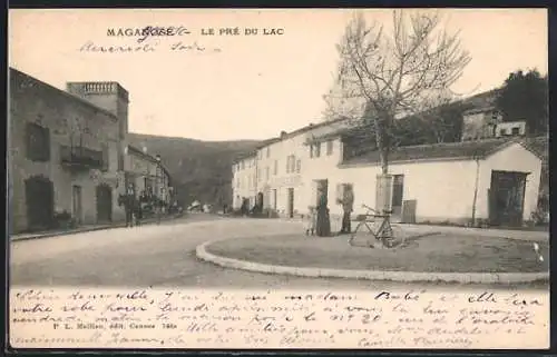 AK Magagnosc, Le Pré du Lac avec habitants et bicyclette