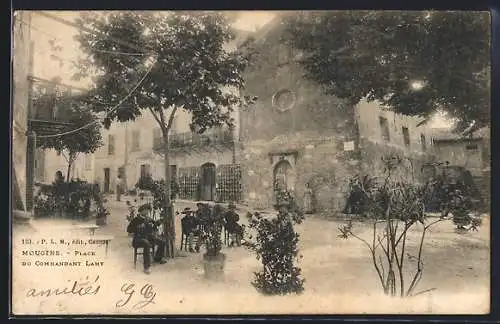 AK Mougins, Place du Commandant Lamy avec arbres et personnes assises