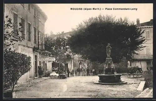 AK Mougins, Place Commandant-Lamy avec fontaine et café