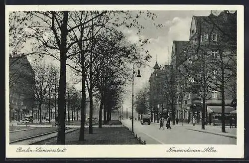 AK Berlin-Siemensstadt, Nonnendamm-Allee mit Geschäft