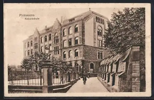 AK Pirmasens, Kaiserschule mit Strassenpartie