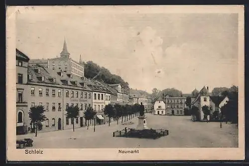 AK Schleiz, Neumarkt mit Denkmal