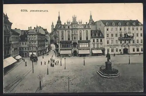 AK Gera, Johannisplatz mit Geschäften und Denkmal