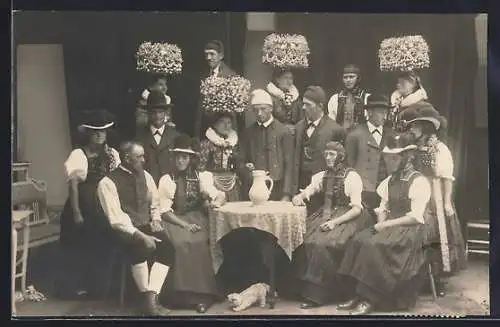 Foto-AK Gruppe in Schwarzwälder Trachten
