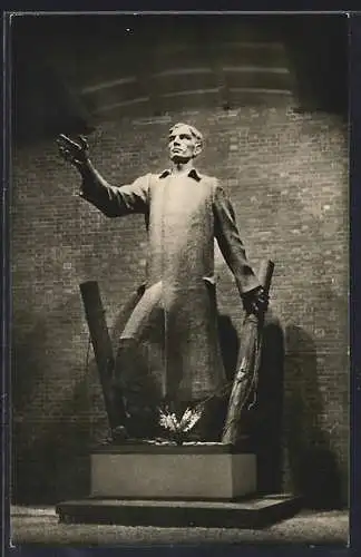 AK Friedland / Leine, Heimkehrerstatue an der Heimkehrerkirche