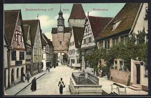 AK Rothenburg / Tauber, Strassenpartie beim Markusturm mit Denkmal