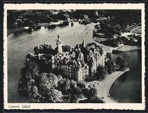 AK Schwerin / Mecklenburg, Schloss aus der Vogelschau