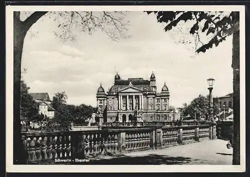 AK Schwerin / Mecklenburg, Blick auf das Theater