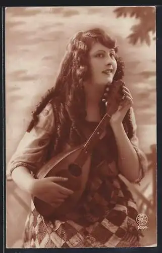 AK Junge Frau mit Laute